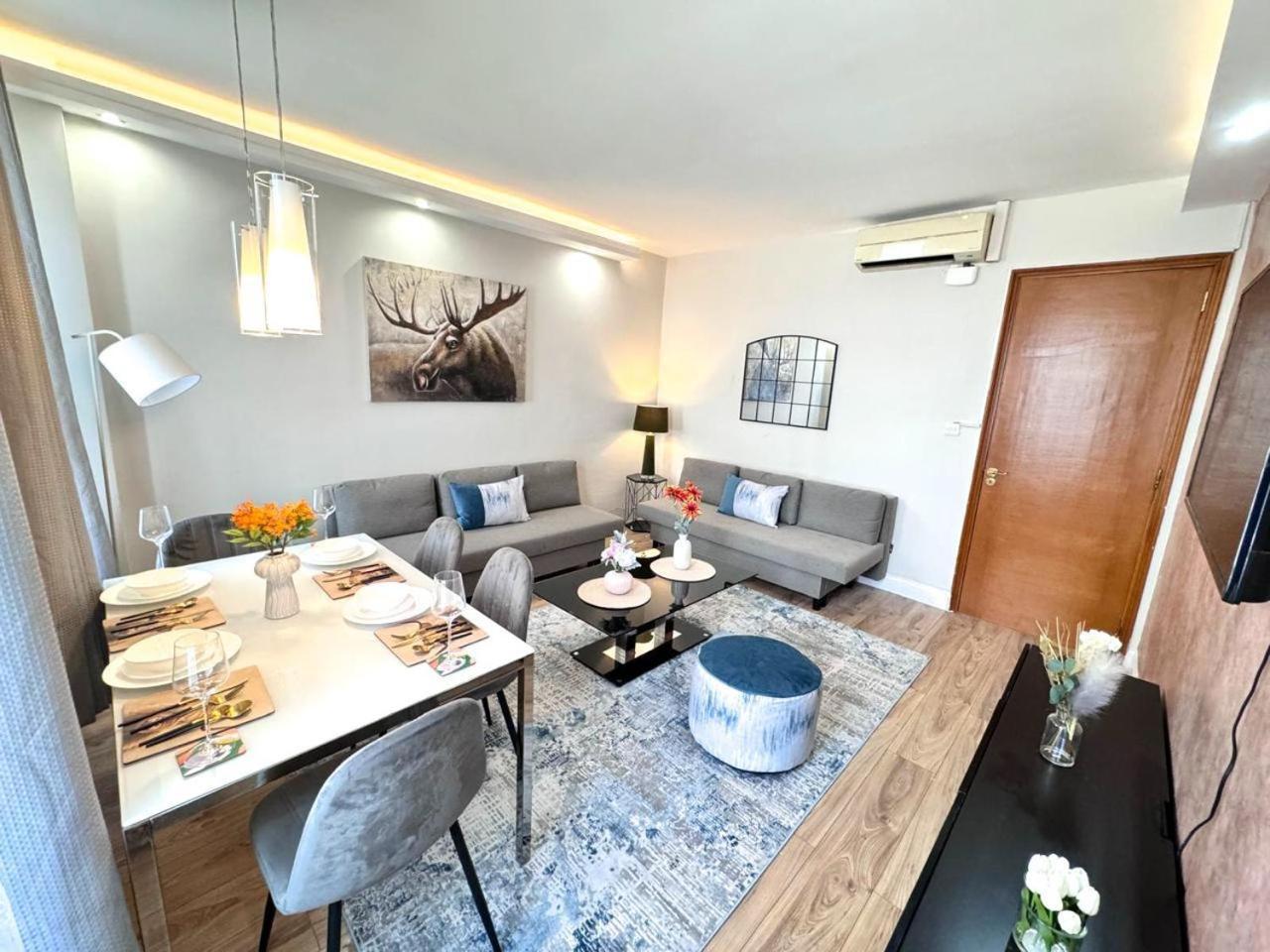 Park Lane Beautiful Family Apartment London