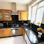 Park Lane Beautiful Family Apartment